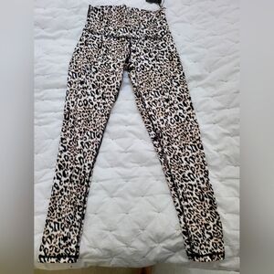 DYISPORT Hi Waist Leopard Print Leggings Medium